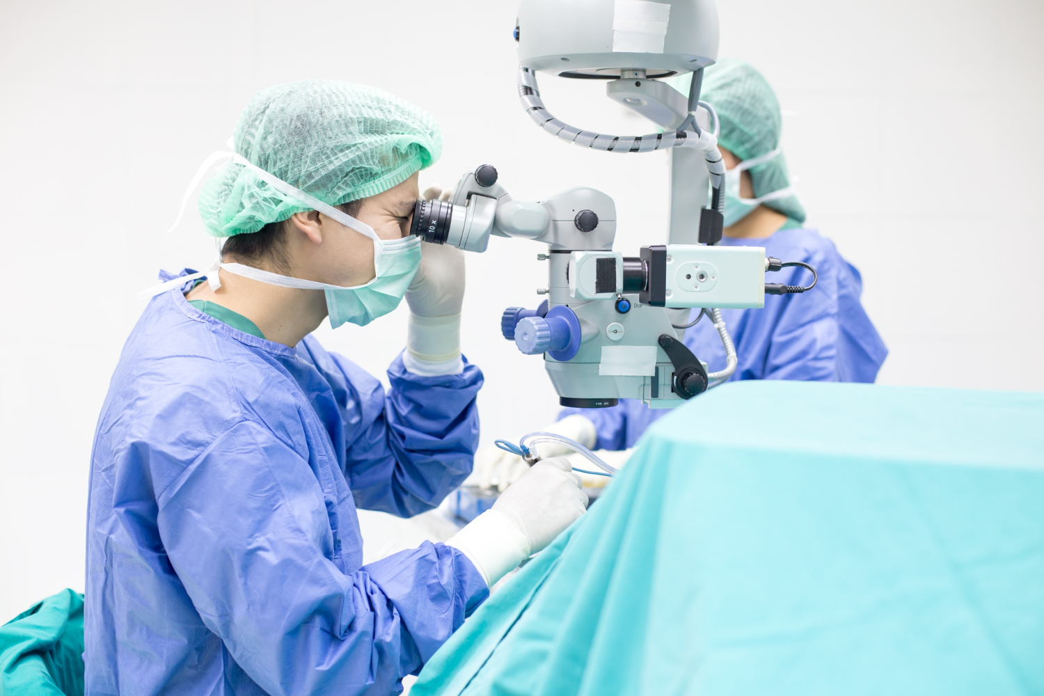 How Can You Reduce the Risks of ICL Surgery?