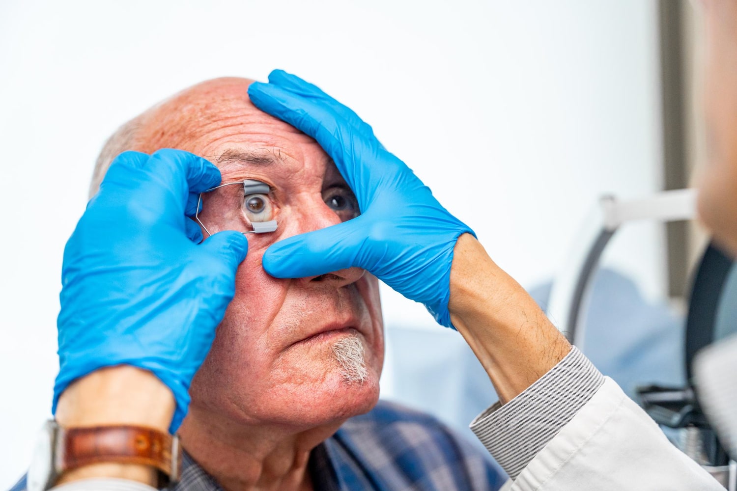 Laser vs Traditional Cataract Surgery